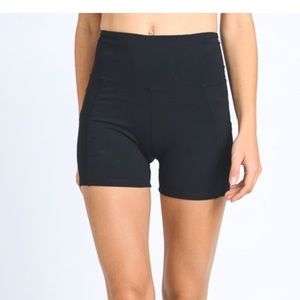LAST SMALL ✨High-waisted black shorts!